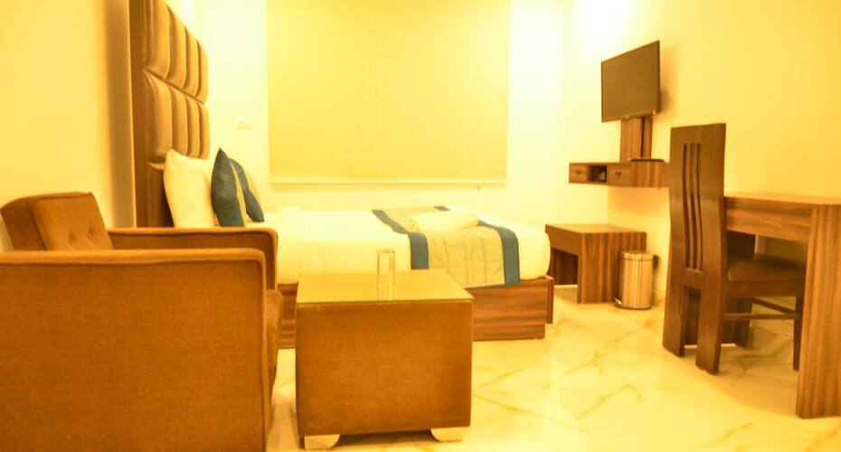 Hotel Aamara, New Delhi 5